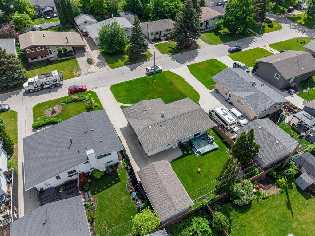 7 Greenwich Bay, Winnipeg, Manitoba R2J 1T5 - Photo 23 - 202612989