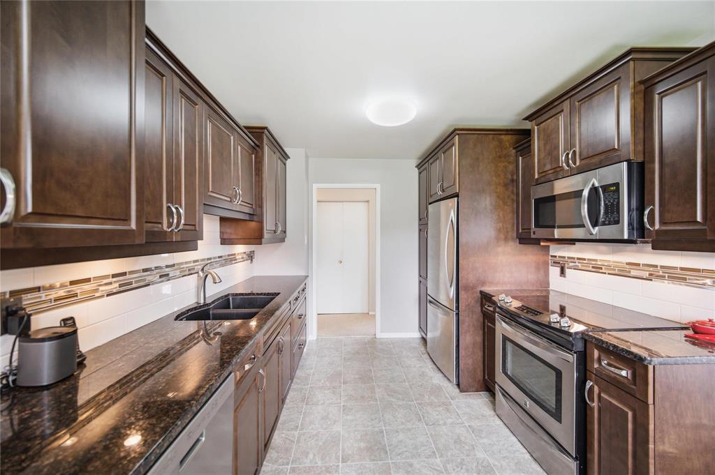 7 Greenwich Bay, Winnipeg, Manitoba R2J 1T5 - Photo 8 - 202612989
