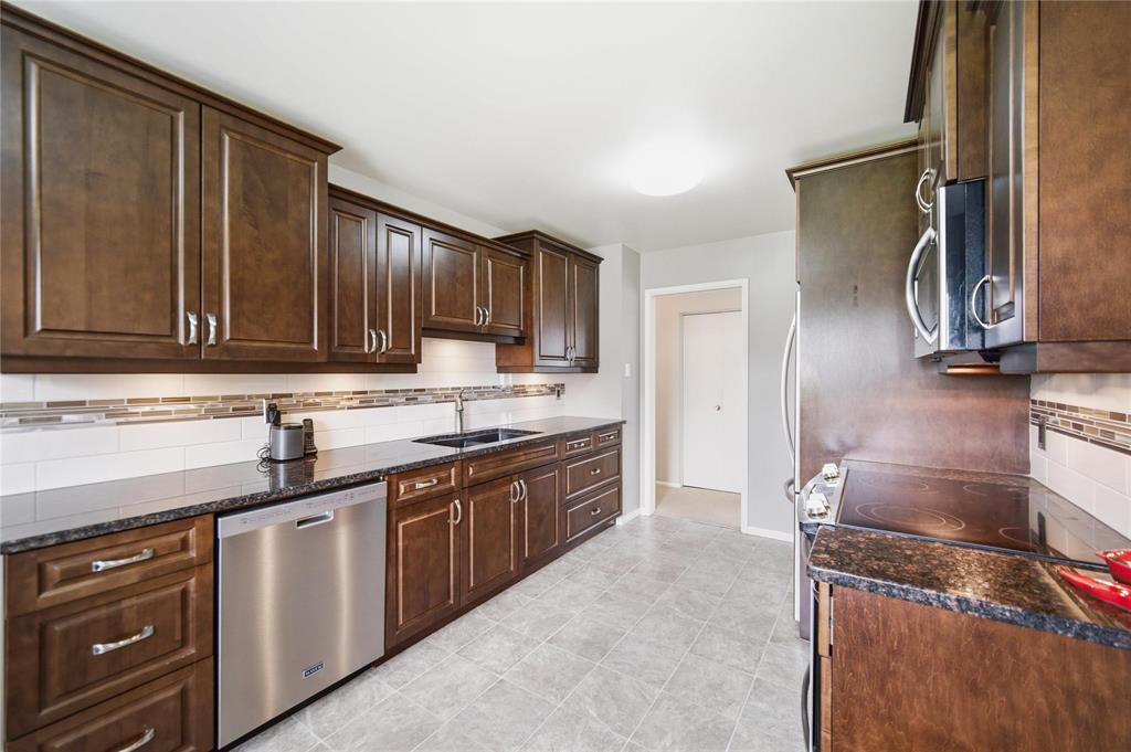 7 Greenwich Bay, Winnipeg, Manitoba R2J 1T5 - Photo 9 - 202612989