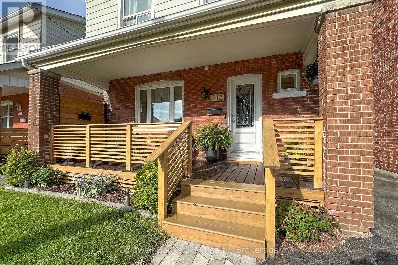 213 Huron Street, Oshawa, Ontario  L1H 5E5 - Photo 2 - E13414916