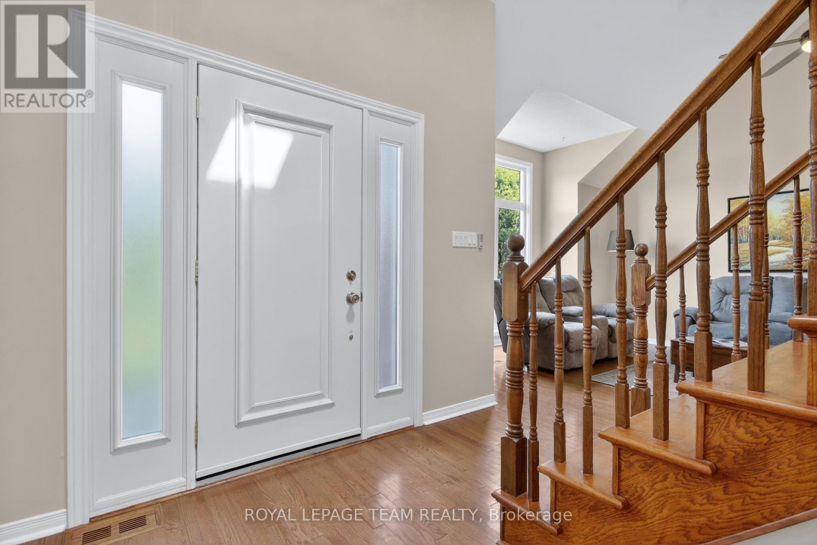7116 Quinnfield Way, Ottawa, Ontario  K4P 1B6 - Photo 5 - X13414652