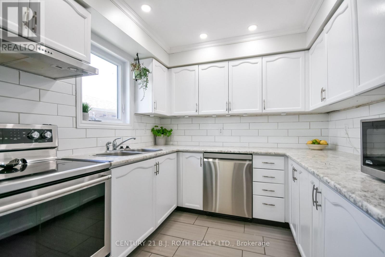 24 Pae Drive, Barrie, Ontario  L4N 7N7 - Photo 13 - S13414436