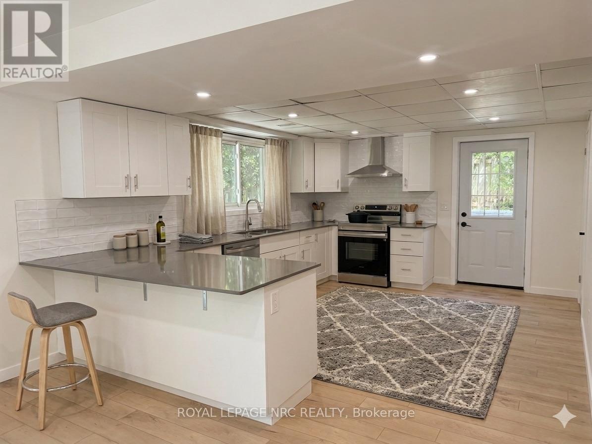 10 Dundas Crescent, St. Catharines, Ontario  L2T 1T3 - Photo 5 - X13414642