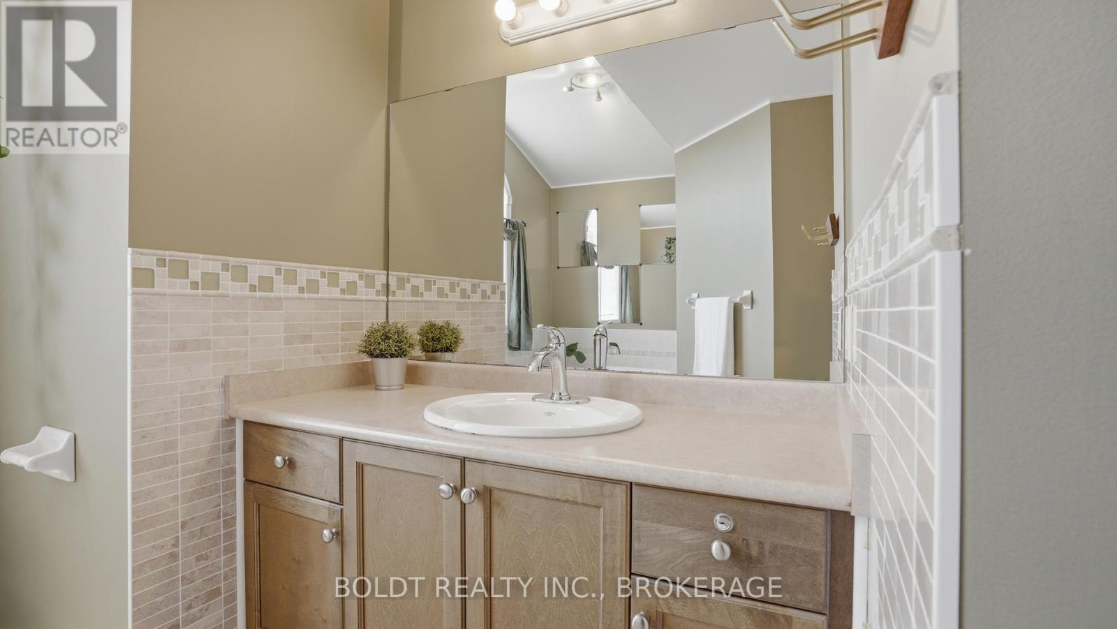 25 Summers Drive, Thorold, Ontario  L2V 5C4 - Photo 20 - X13414962