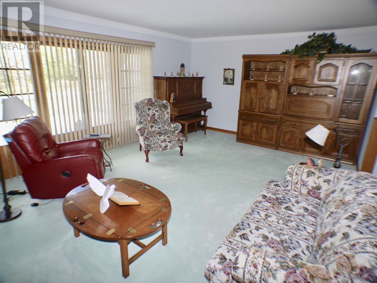259 Memorial Ave, Dryden, Ontario  P8N 2M9 - Photo 2 - TB2601398