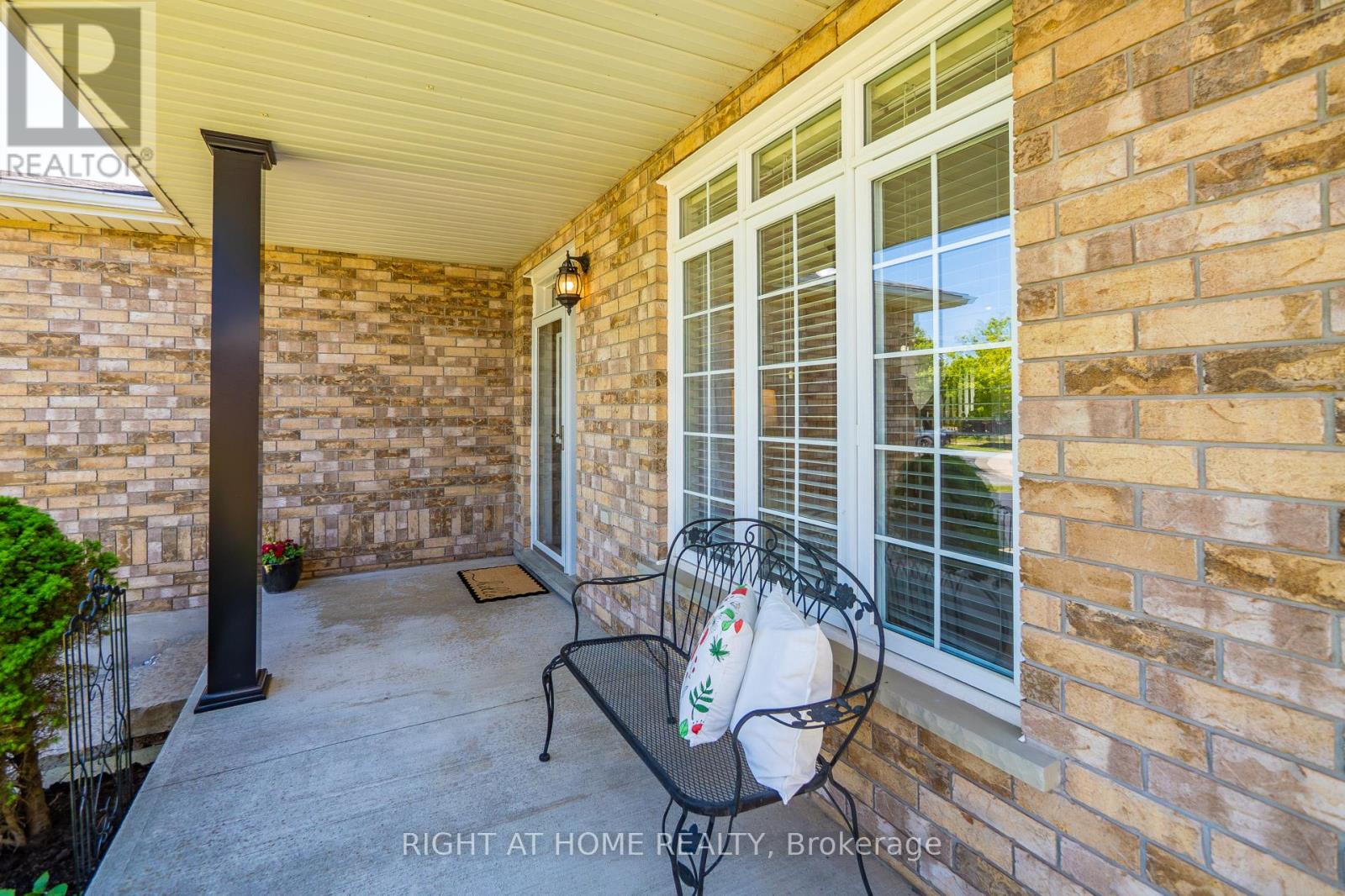72 Beardmore Crescent, Halton Hills, Ontario  L7J 2Z1 - Photo 4 - W13414456