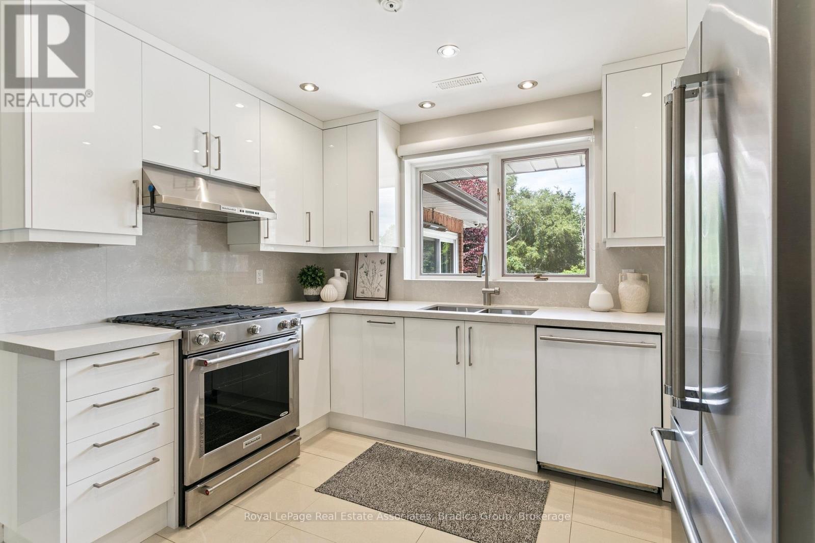 19 Lorraine Gardens, Toronto, Ontario  M9B 4Z5 - Photo 21 - W13414504