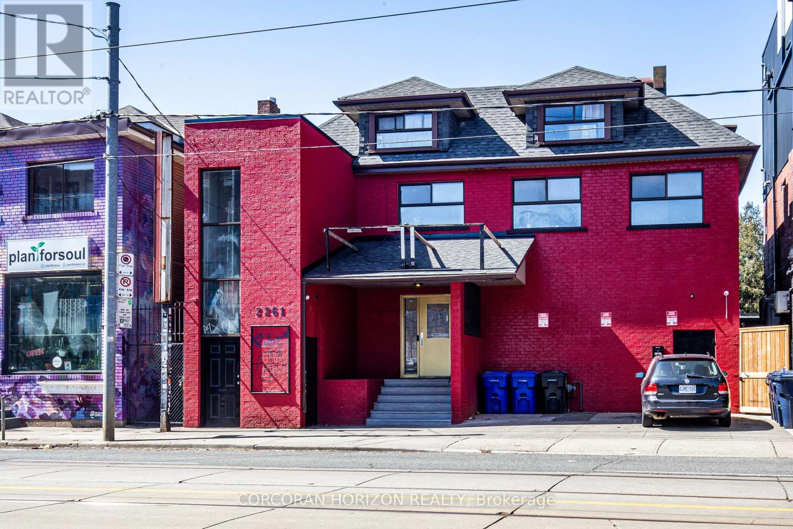 2261 DUNDAS STREET W, Toronto, Ontario