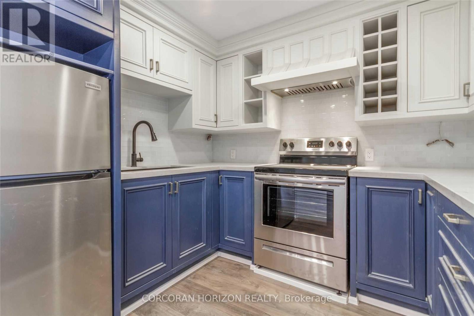 2261 Dundas Street W, Toronto, Ontario  M6R 1X6 - Photo 16 - W13414556