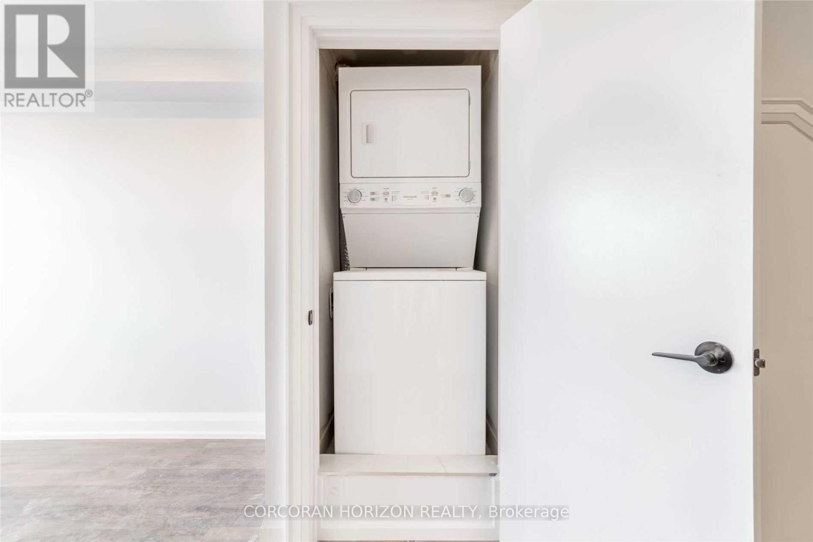 2261 Dundas Street W, Toronto, Ontario  M6R 1X6 - Photo 22 - W13414556