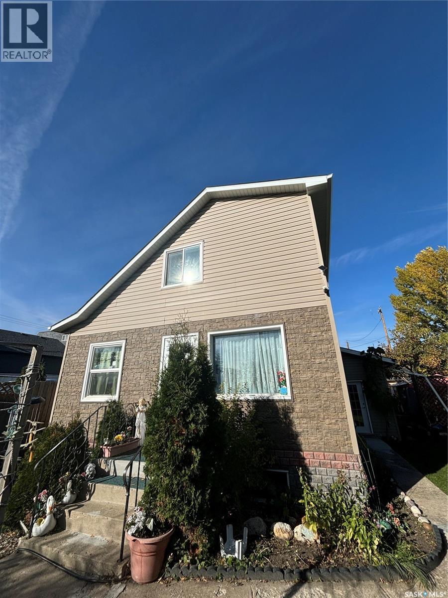2216 20th Street W, Saskatoon, Saskatchewan  S7M 1B1 - Photo 1 - SK038627