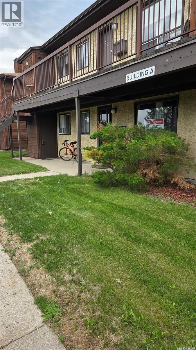 102-A 1350 Gordon Road, Moose Jaw, Saskatchewan  S6H 7K9 - Photo 1 - SK038577