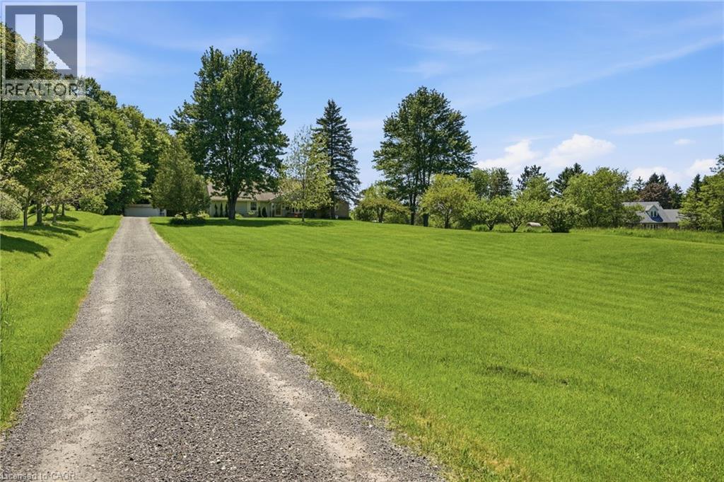 5724 Blind Line, Burlington, Ontario  L7P 0B2 - Photo 2 - 40836779