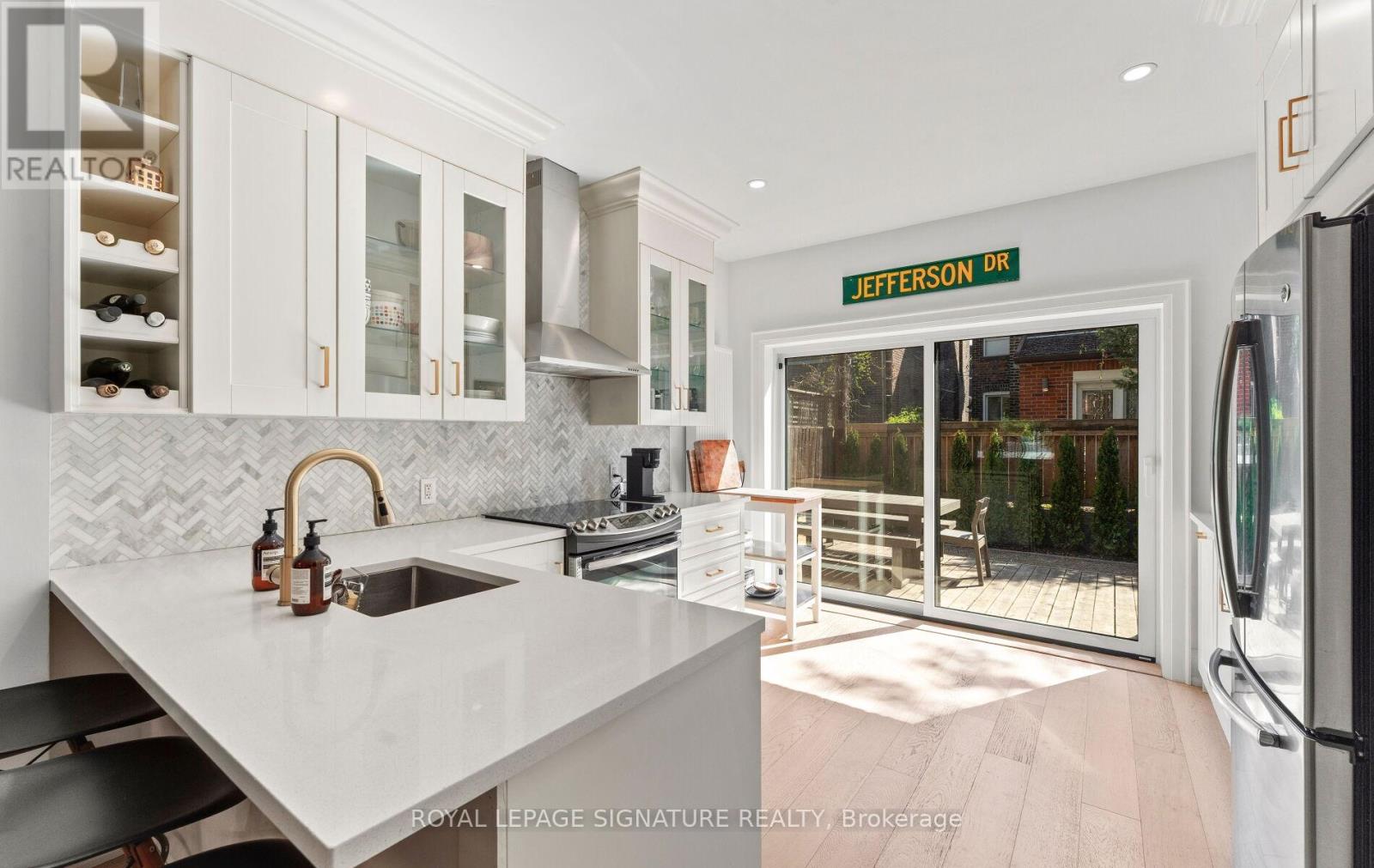 107 Gore Vale Avenue, Toronto, Ontario  M6J 2R5 - Photo 7 - C13414776