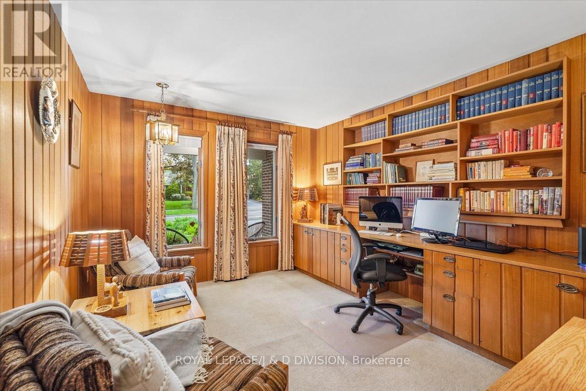 36 Medalist Road, Toronto, Ontario  M2P 1Y5 - Photo 11 - C13414874