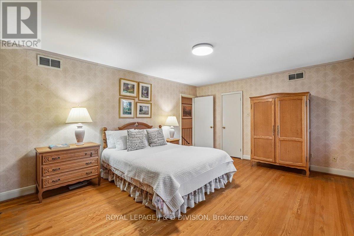 36 Medalist Road, Toronto, Ontario  M2P 1Y5 - Photo 16 - C13414874