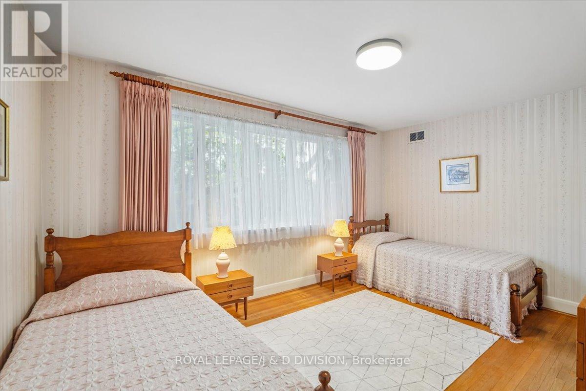 36 Medalist Road, Toronto, Ontario  M2P 1Y5 - Photo 17 - C13414874