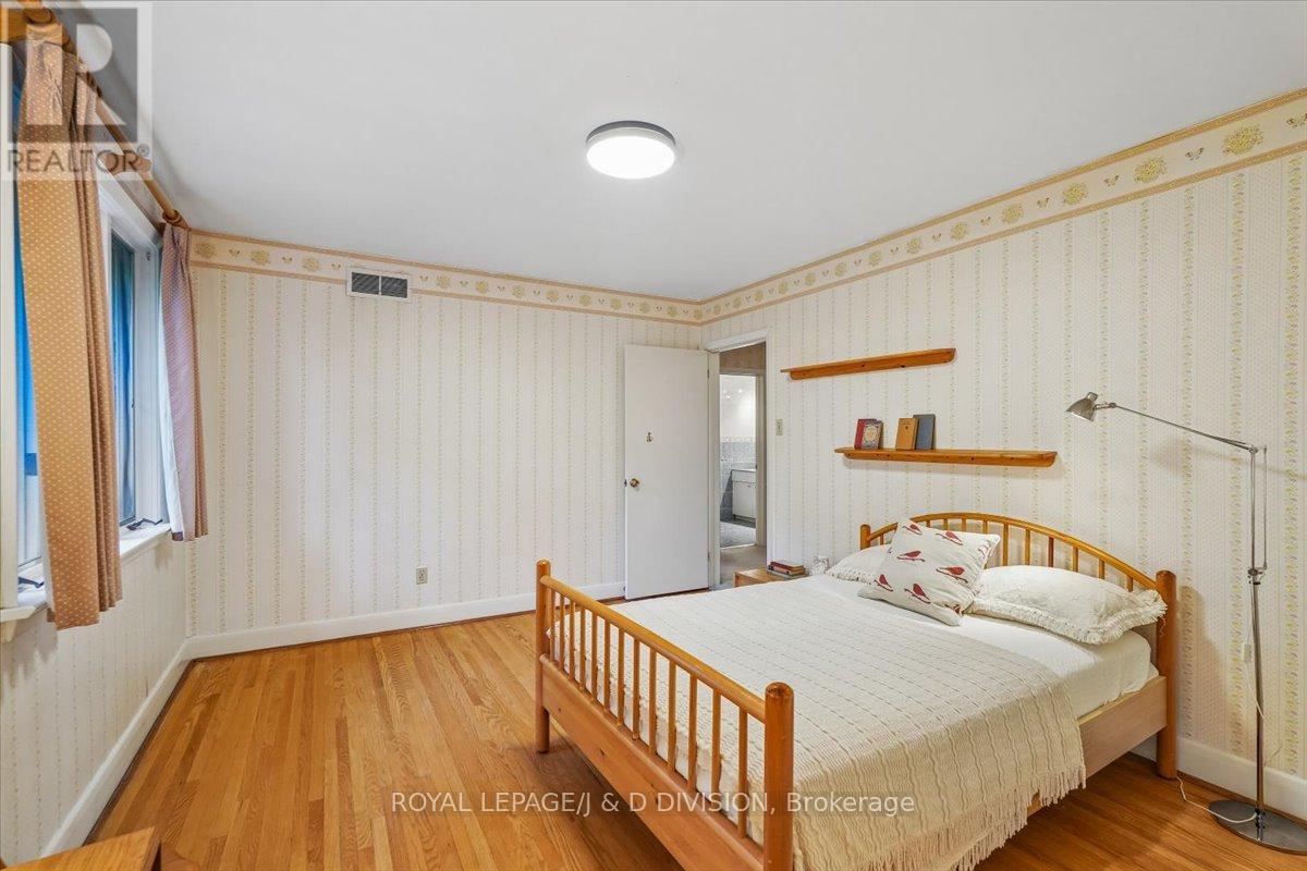 36 Medalist Road, Toronto, Ontario  M2P 1Y5 - Photo 18 - C13414874