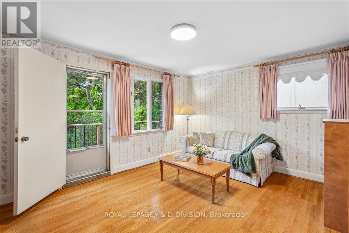 36 Medalist Road, Toronto, Ontario  M2P 1Y5 - Photo 19 - C13414874