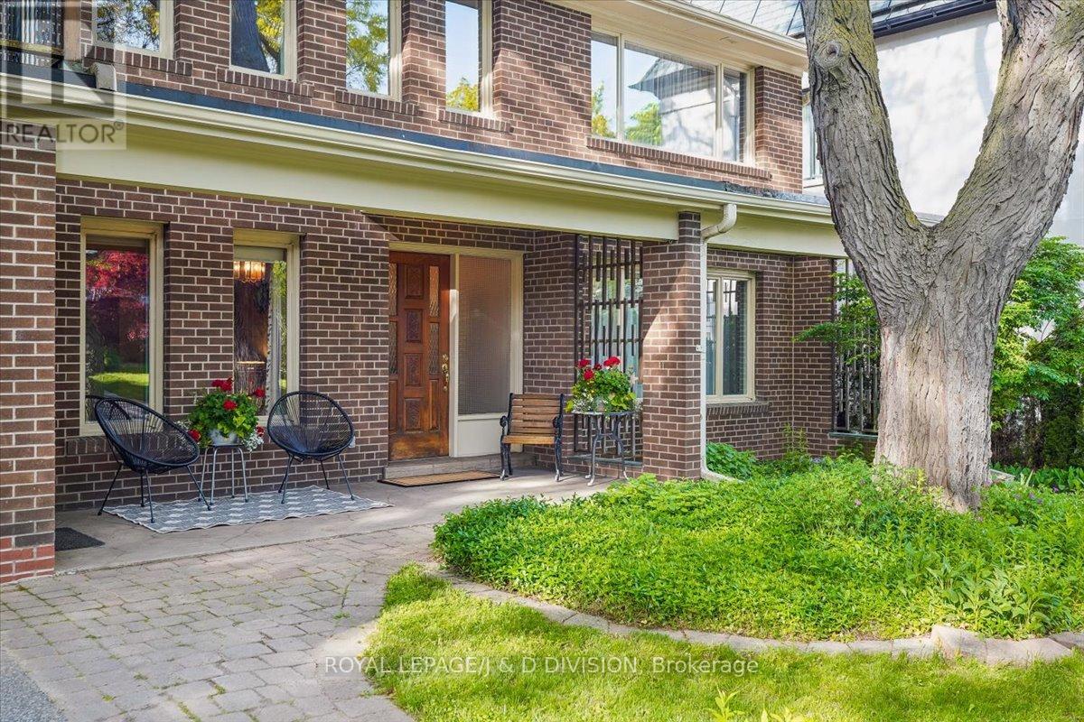 36 Medalist Road, Toronto, Ontario  M2P 1Y5 - Photo 2 - C13414874