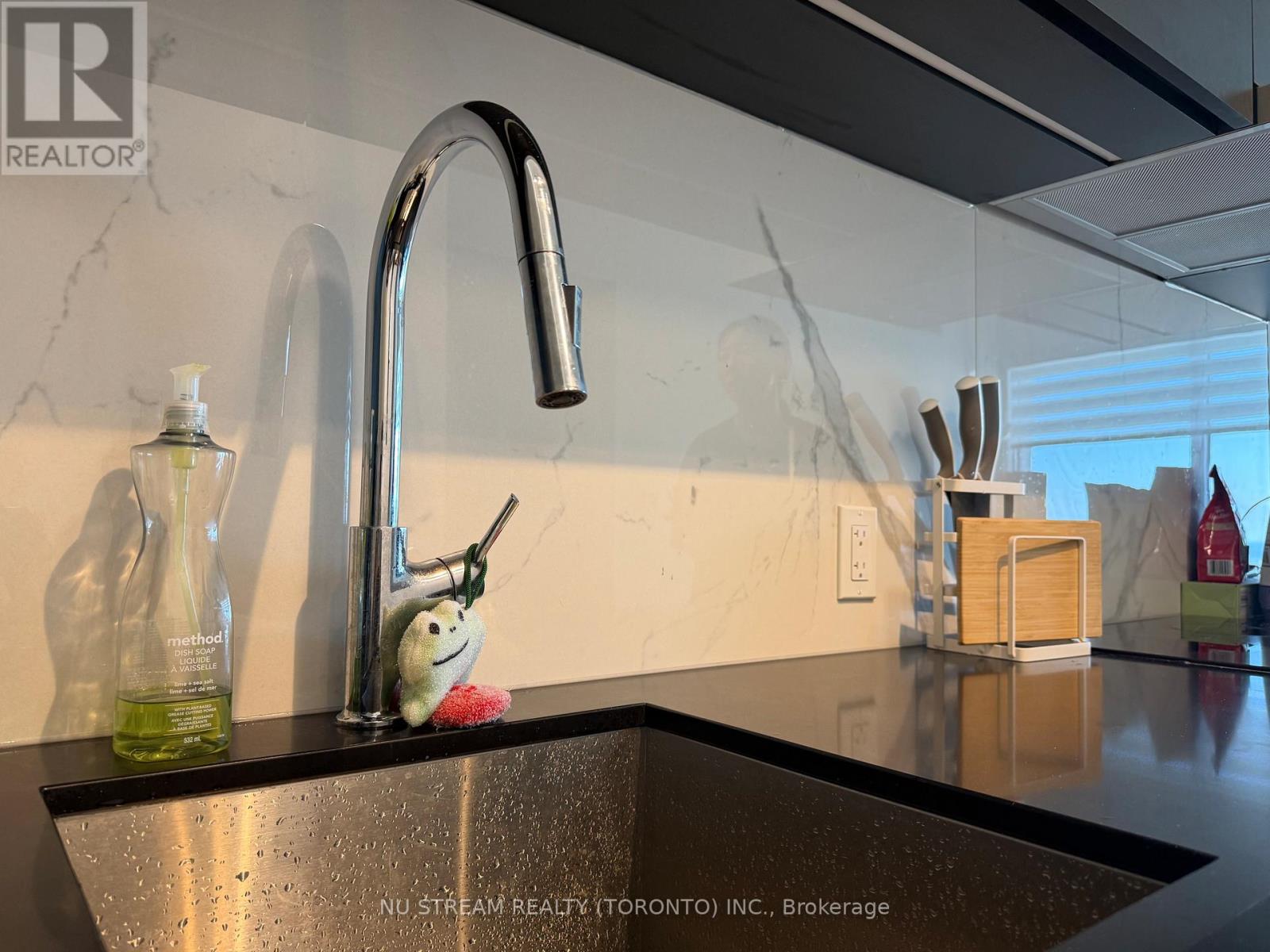5010 - 8 Wellesley Street W, Toronto, Ontario  M4Y 0J5 - Photo 2 - C13414894