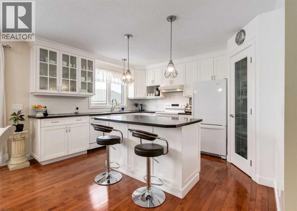 332 Pinemont Road NE, Calgary, Alberta