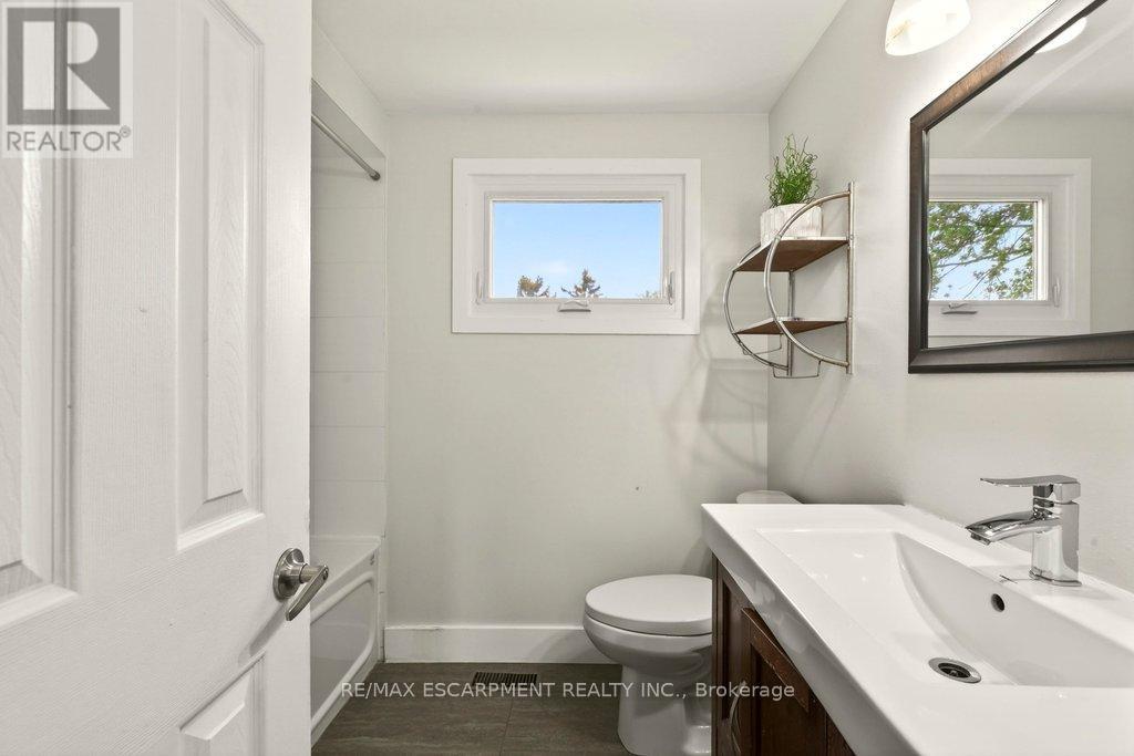 120 Chilton Drive, Hamilton, Ontario  L8J 1M5 - Photo 13 - X13414506