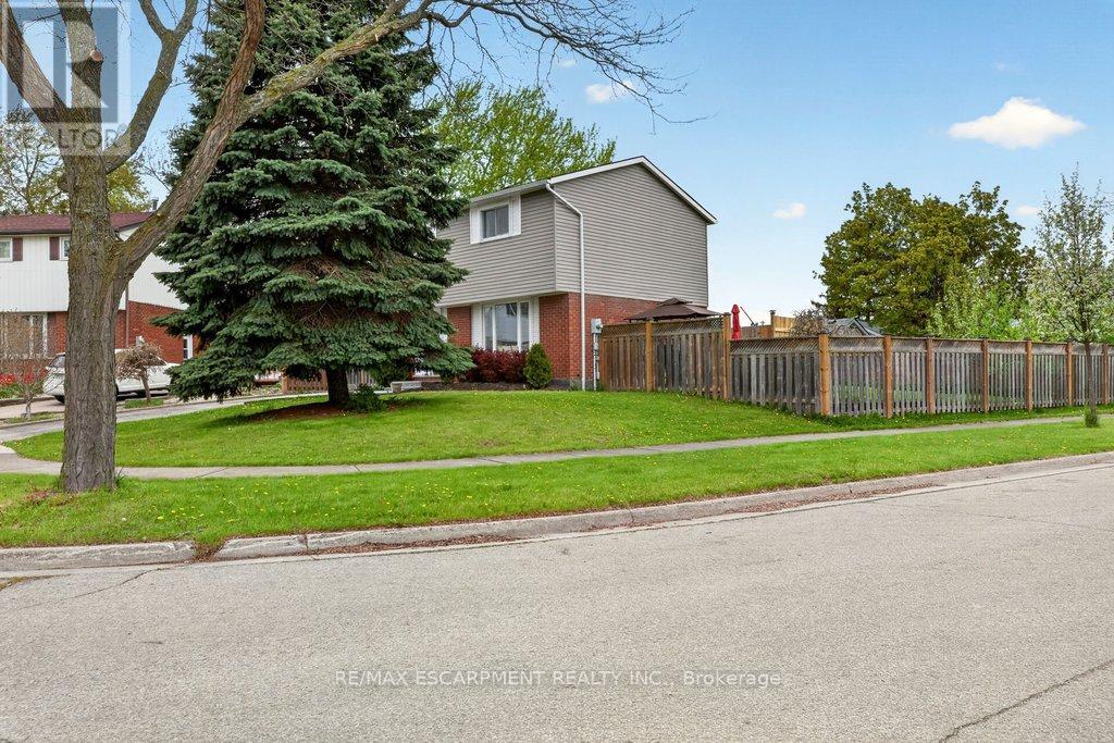 120 Chilton Drive, Hamilton, Ontario  L8J 1M5 - Photo 2 - X13414506