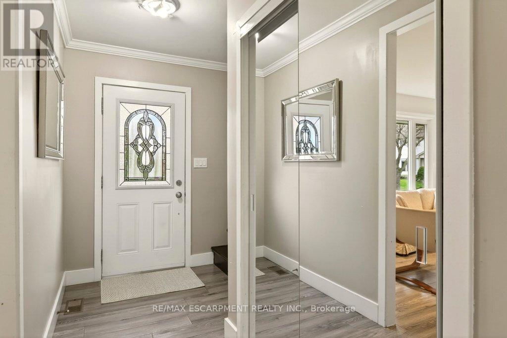 120 Chilton Drive, Hamilton, Ontario  L8J 1M5 - Photo 3 - X13414506