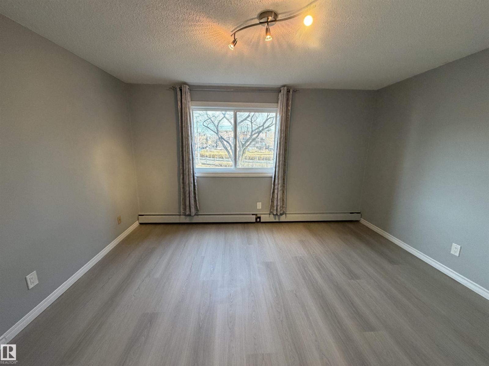 #202 10740 105 St NW, Edmonton, Alberta  T5H 2X2 - Photo 12 - E4492459