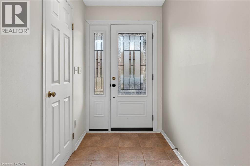25 Perthshire Court, Hamilton, Ontario  L9B 2H1 - Photo 5 - 40837798