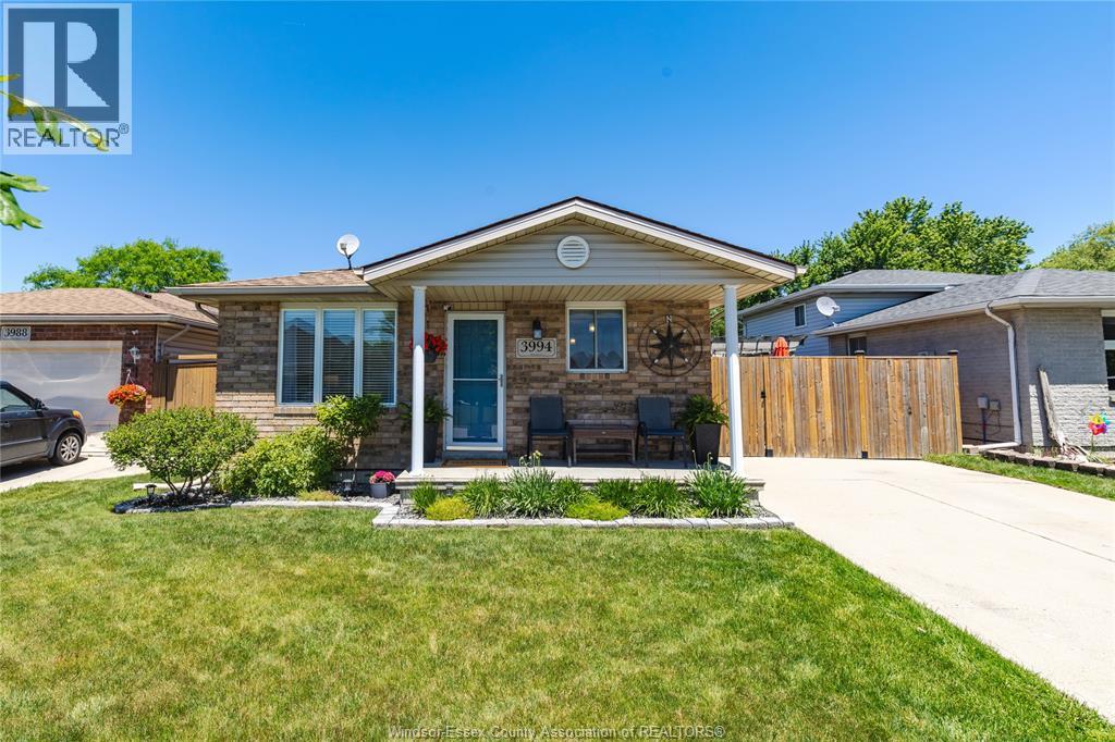 3994 Maple Leaf, Windsor, Ontario N8W 5R3 - Photo 2 - 26013451