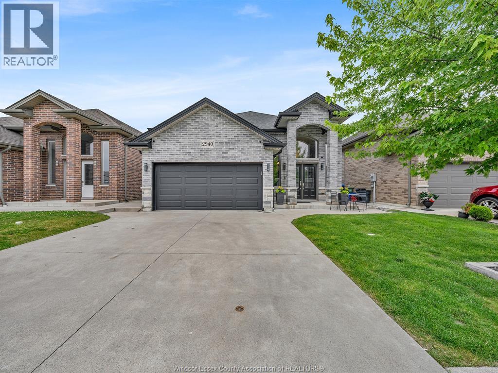 2940 MCROBBIE, windsor, Ontario