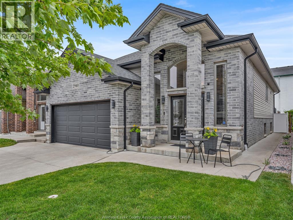 2940 Mcrobbie, Windsor, Ontario N8R 0A5 - Photo 2 - 26013394