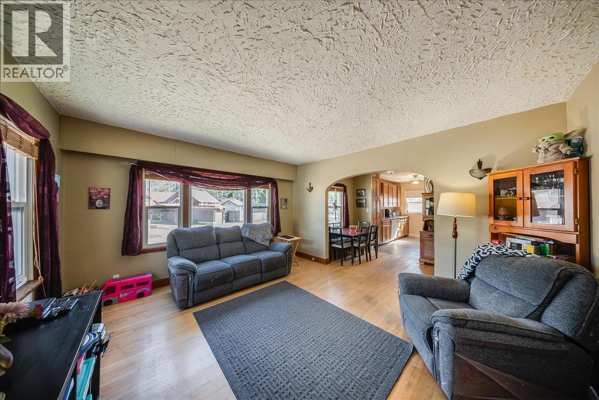 1555 Mcquarrie Street, Trail, British Columbia  V1R 1X5 - Photo 10 - 10389969