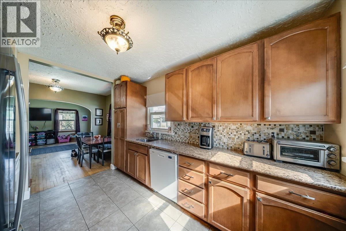 1555 Mcquarrie Street, Trail, British Columbia  V1R 1X5 - Photo 3 - 10389969