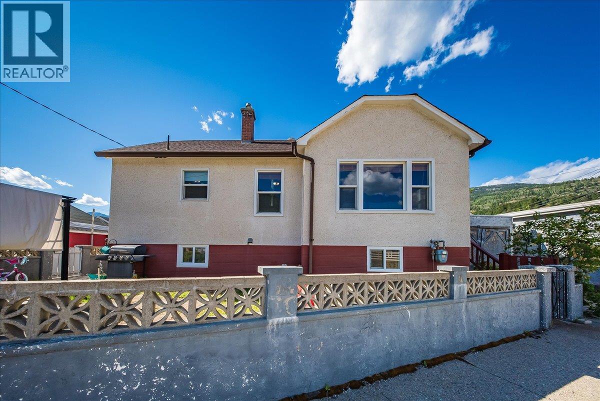 1555 McQuarrie Street, Trail, British Columbia