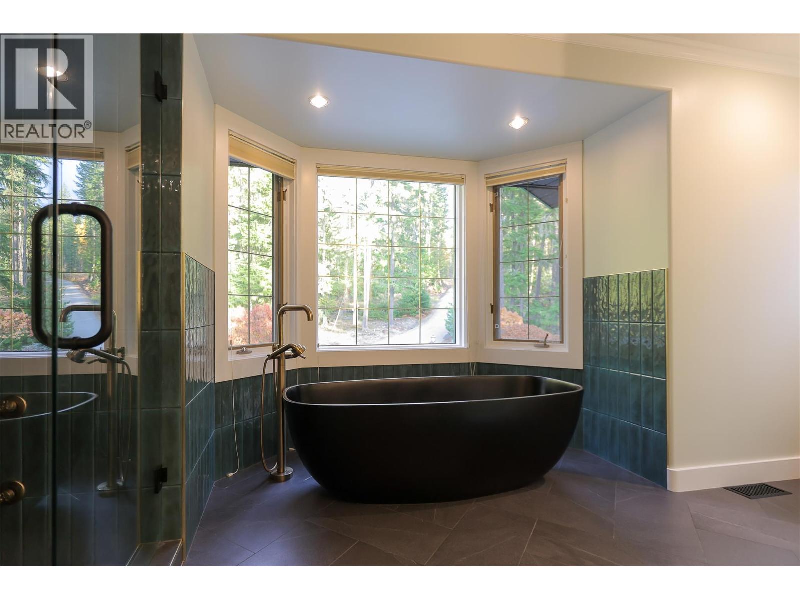 2600 Highway 23 N, Nakusp, British Columbia V0G 1R0 - Photo 33 - 10390603