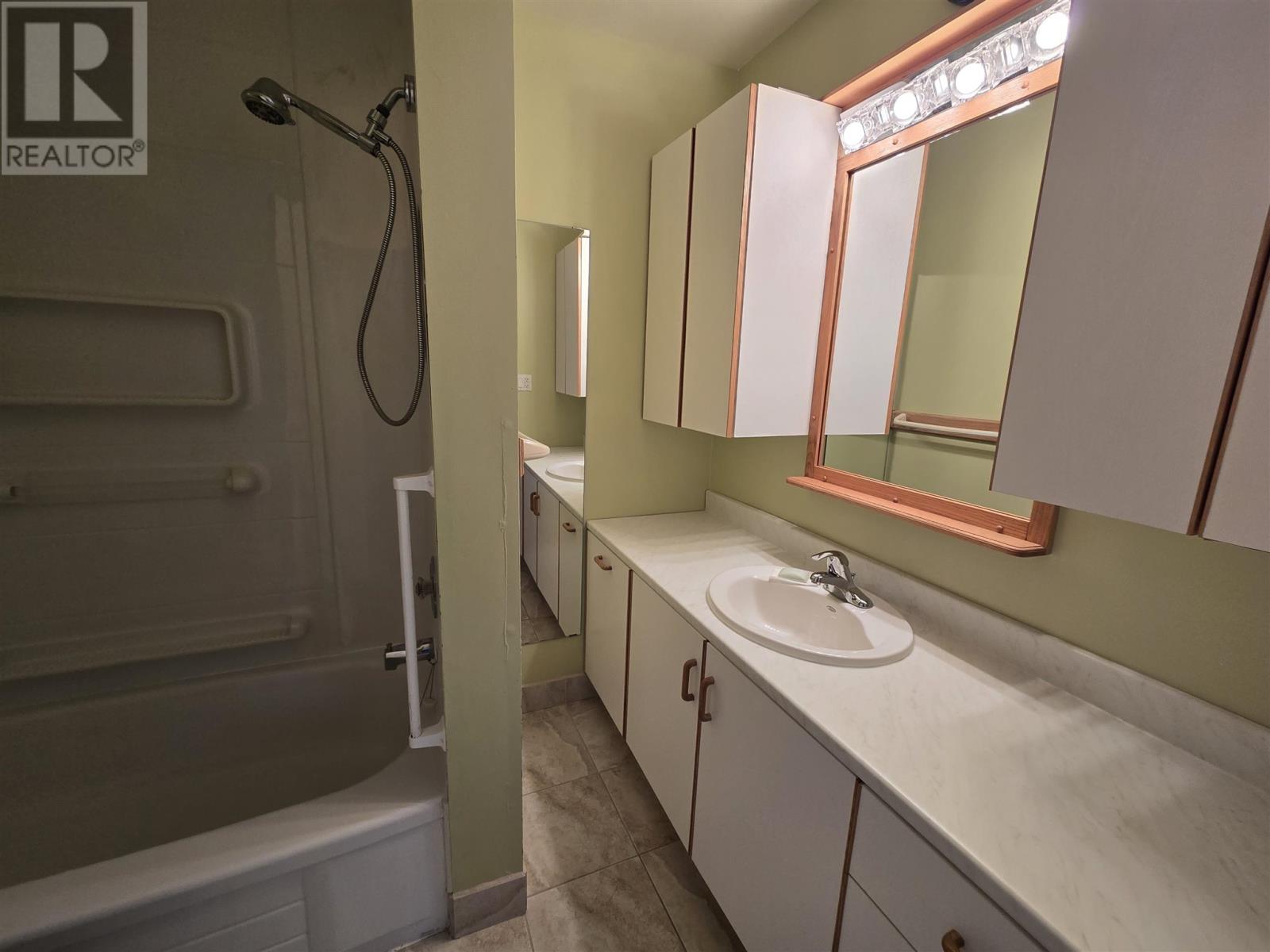 71 Lawrence Ave, Elliot Lake, Ontario  P5A 3R1 - Photo 13 - SM261357