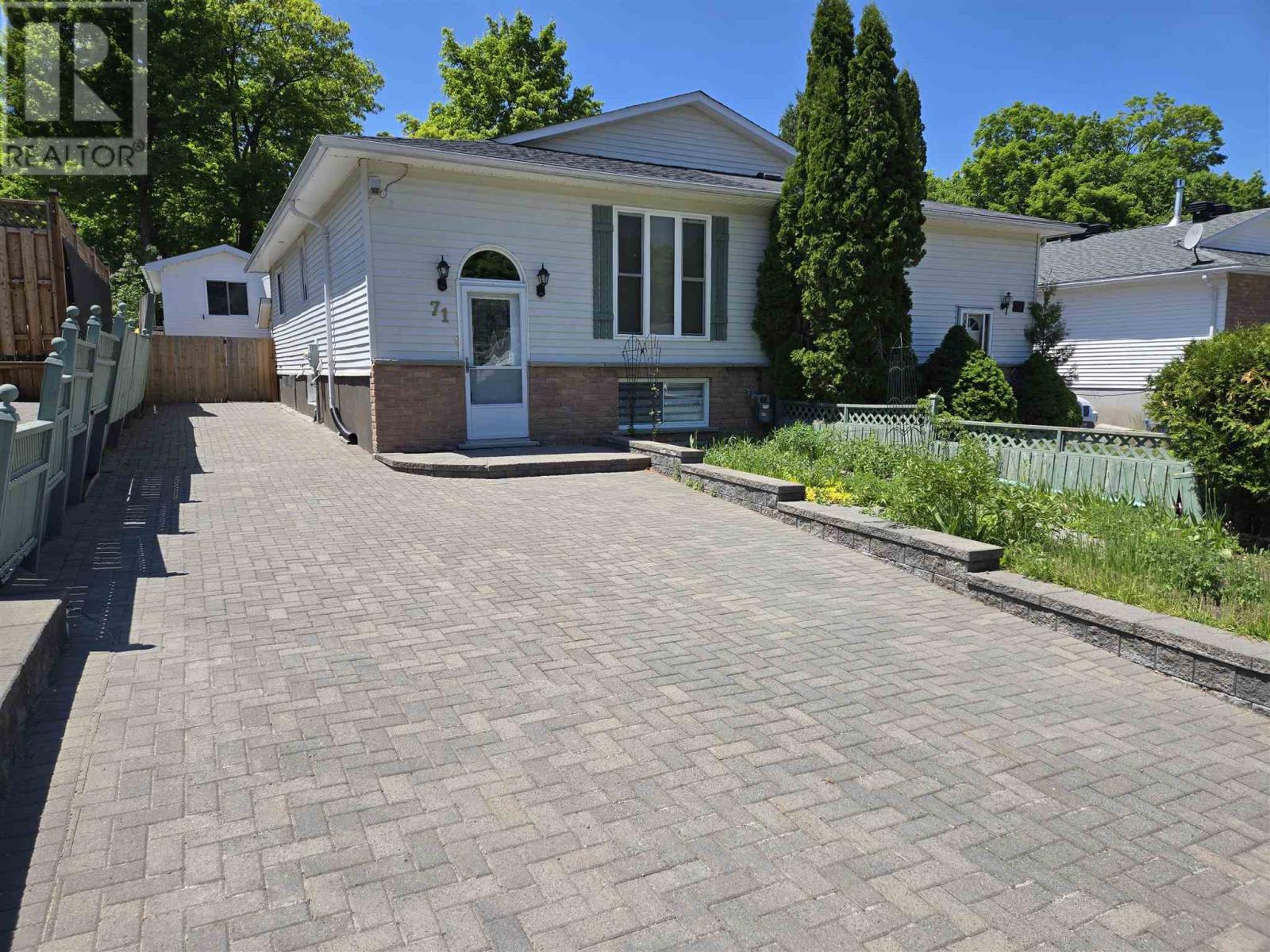 71 Lawrence AVE, elliot lake, Ontario