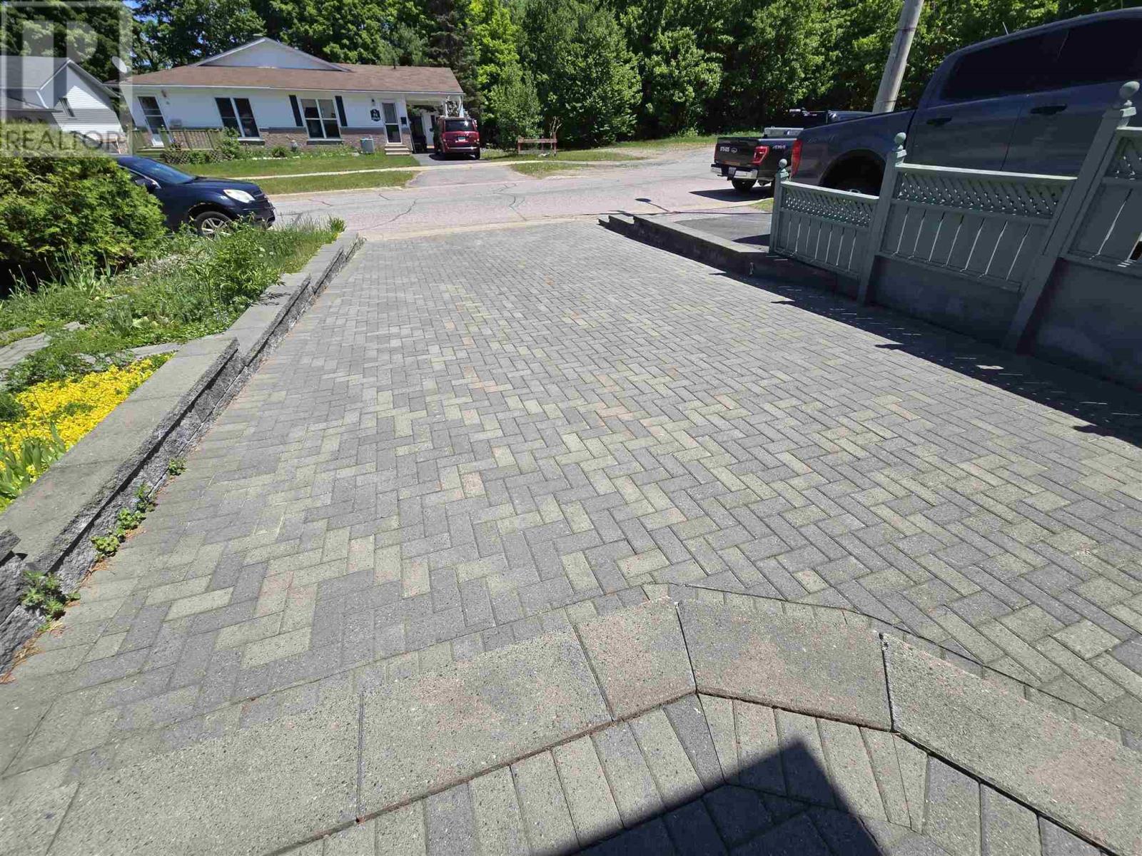 71 Lawrence Ave, Elliot Lake, Ontario  P5A 3R1 - Photo 3 - SM261357