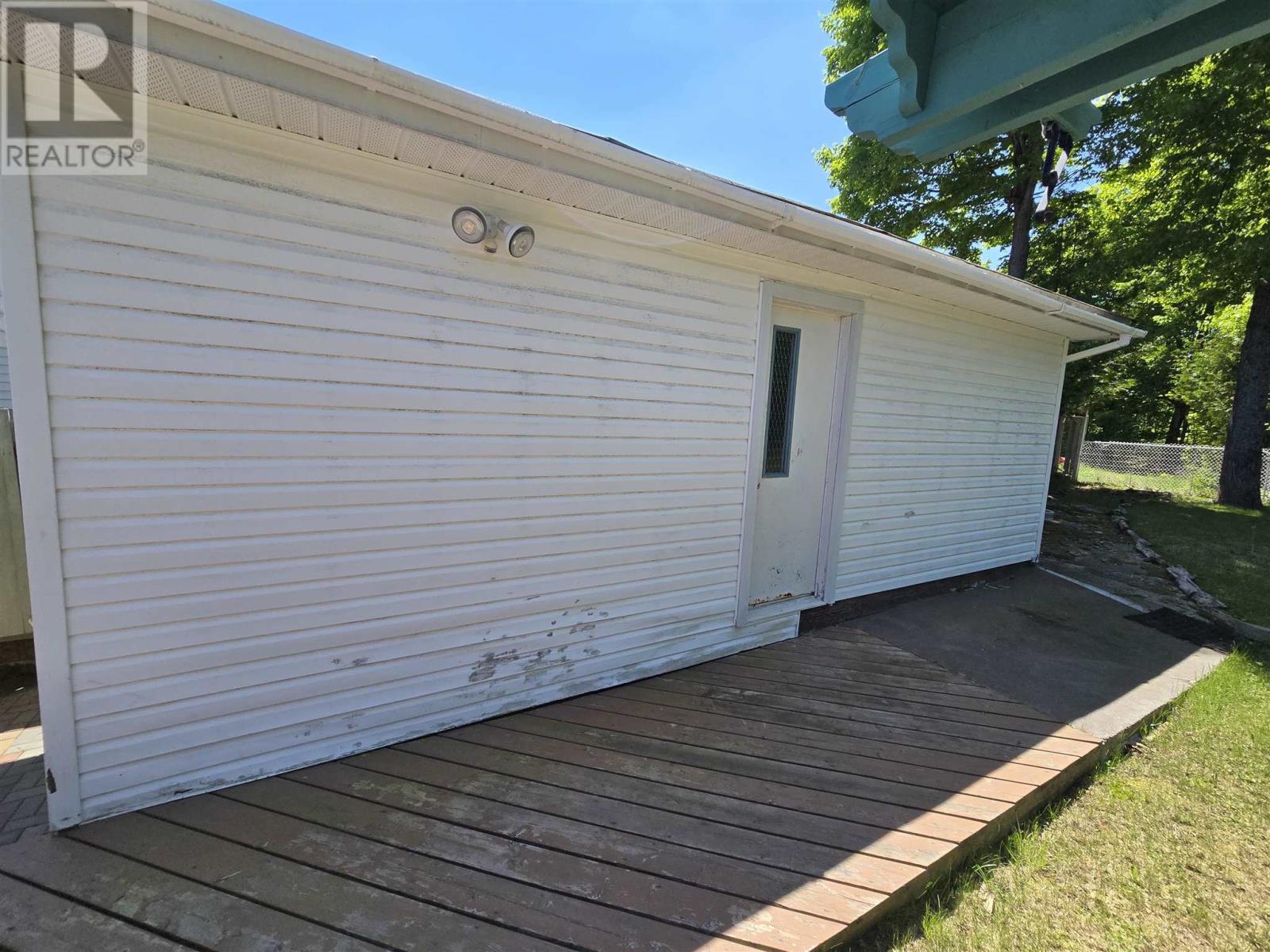 71 Lawrence Ave, Elliot Lake, Ontario  P5A 3R1 - Photo 33 - SM261357
