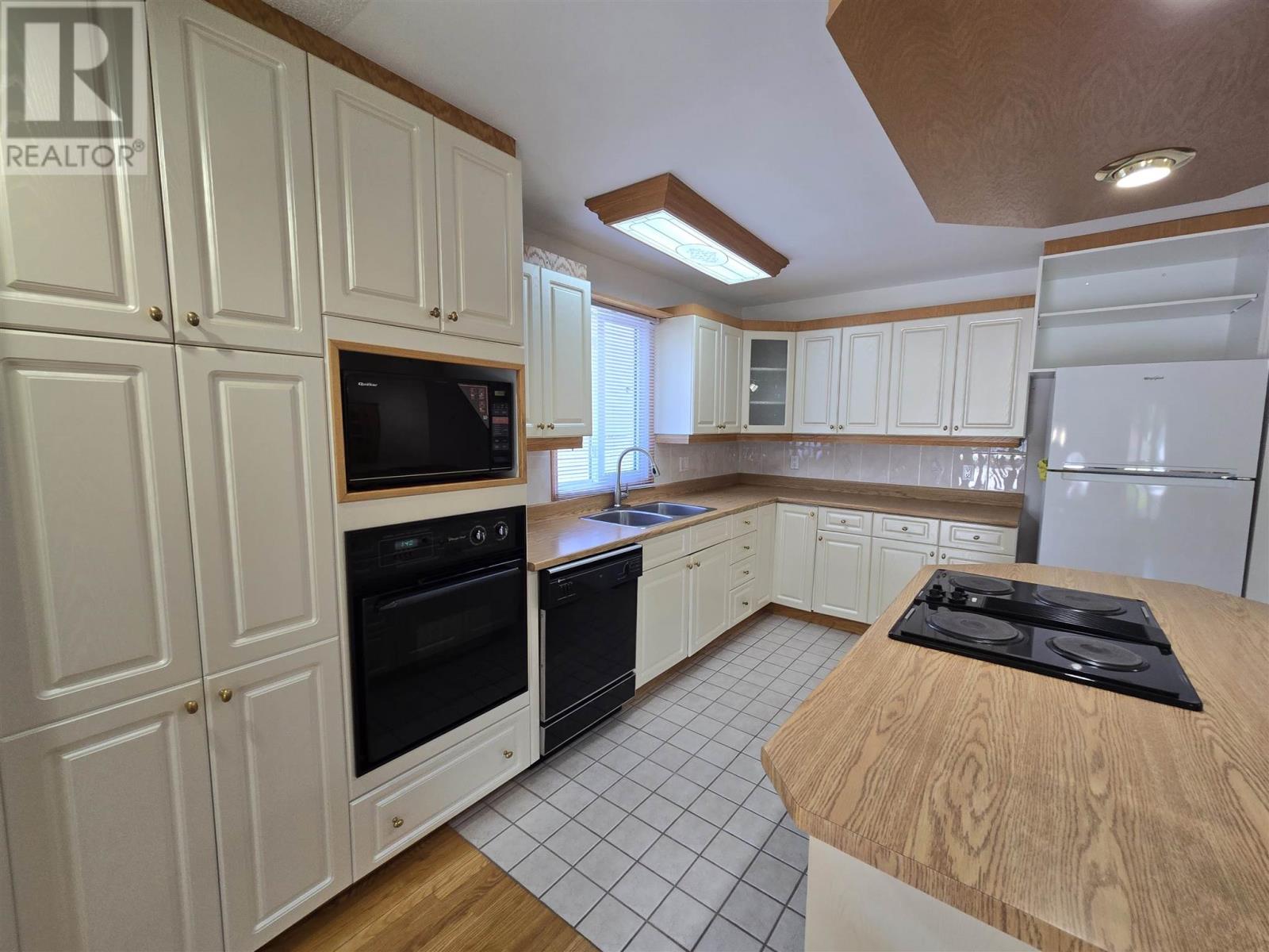 71 Lawrence Ave, Elliot Lake, Ontario  P5A 3R1 - Photo 7 - SM261357