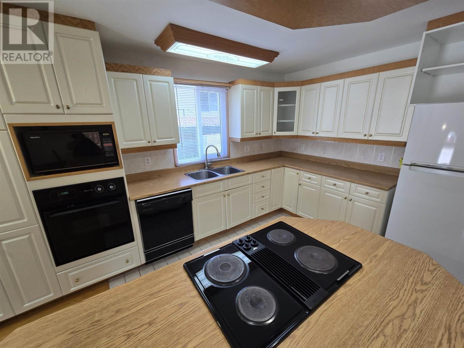 71 Lawrence Ave, Elliot Lake, Ontario  P5A 3R1 - Photo 8 - SM261357