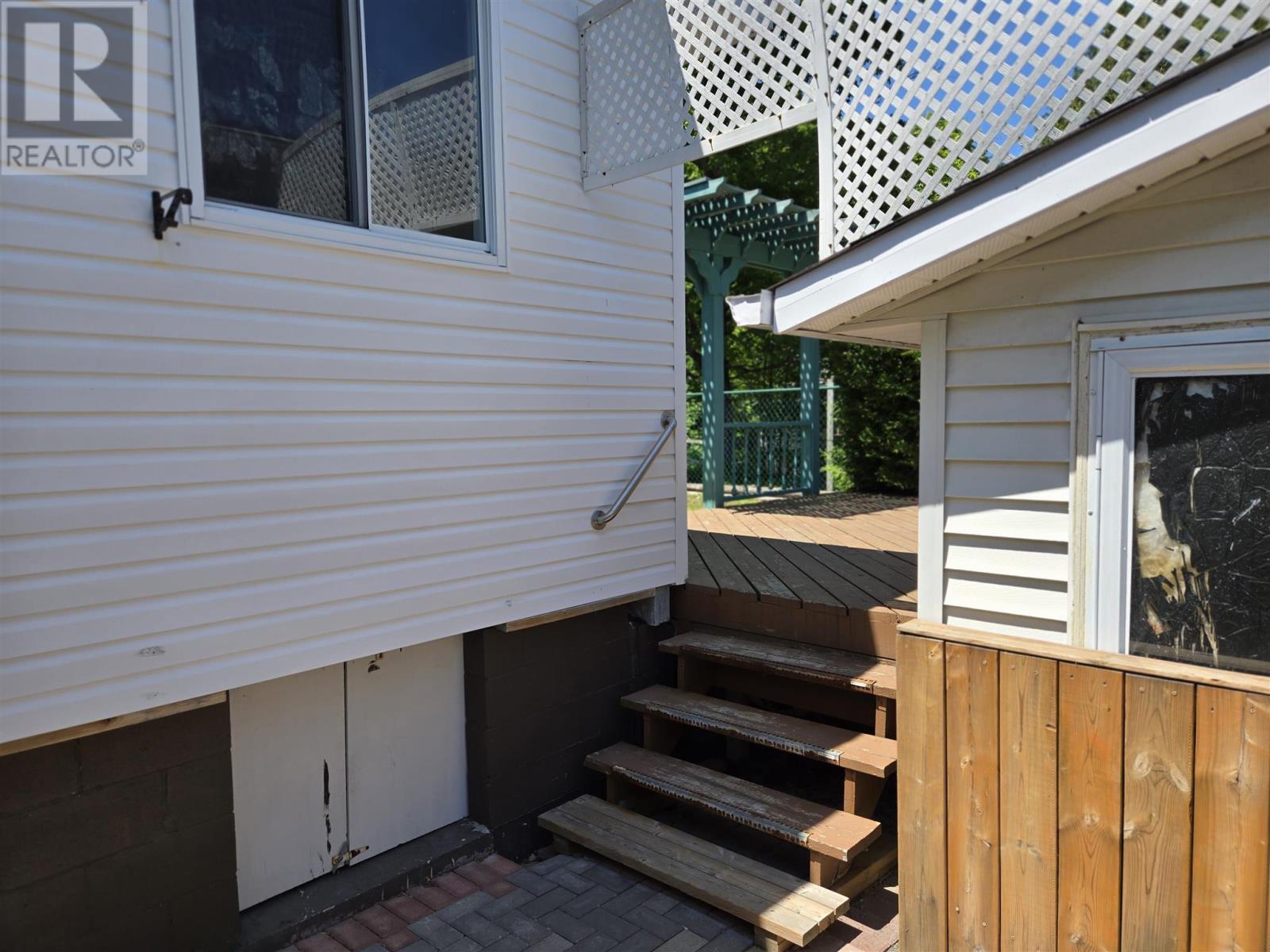 71 Lawrence Ave, Elliot Lake, Ontario  P5A 3R1 - Photo 29 - SM261357