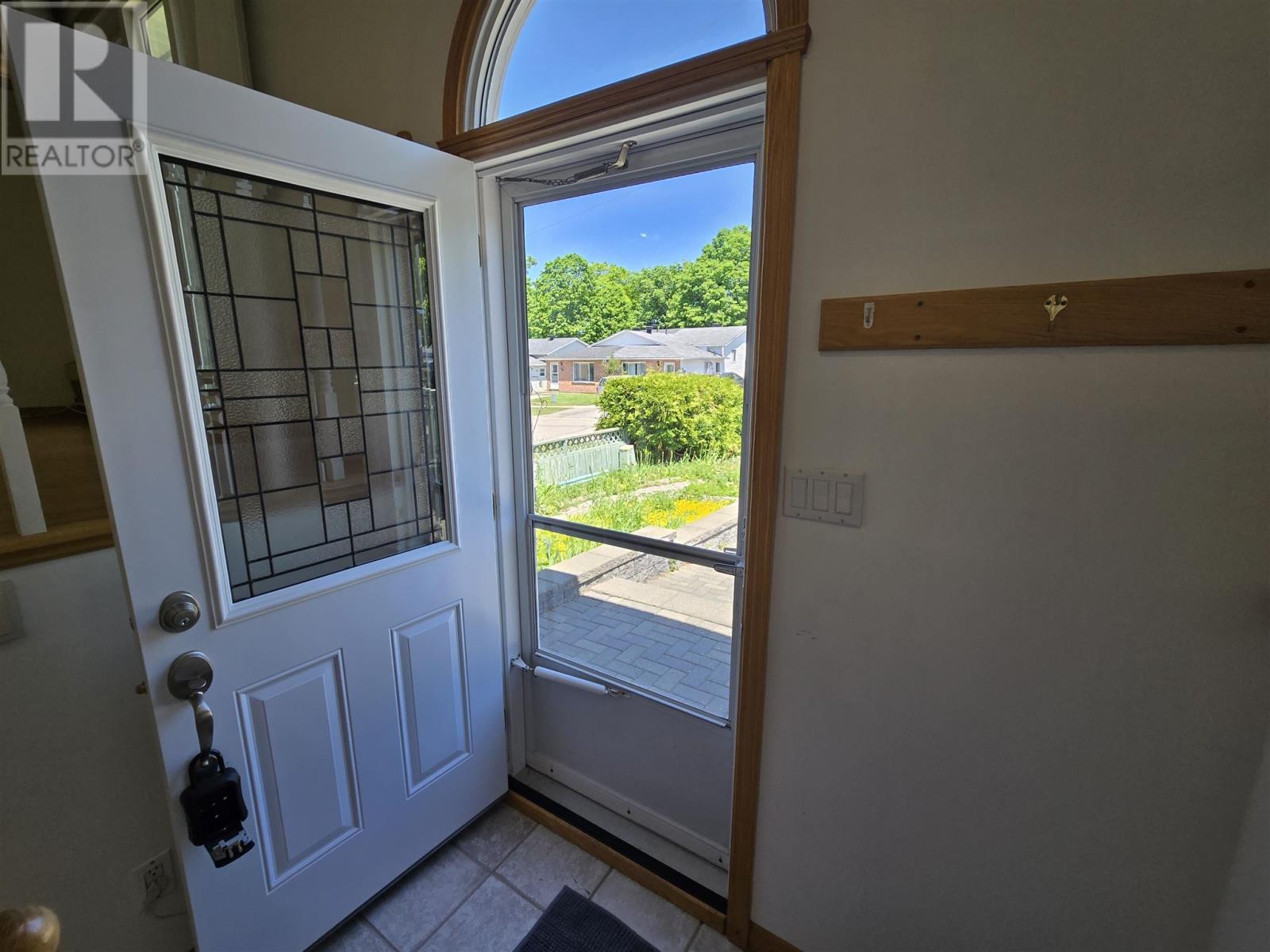 71 Lawrence Ave, Elliot Lake, Ontario  P5A 3R1 - Photo 4 - SM261357