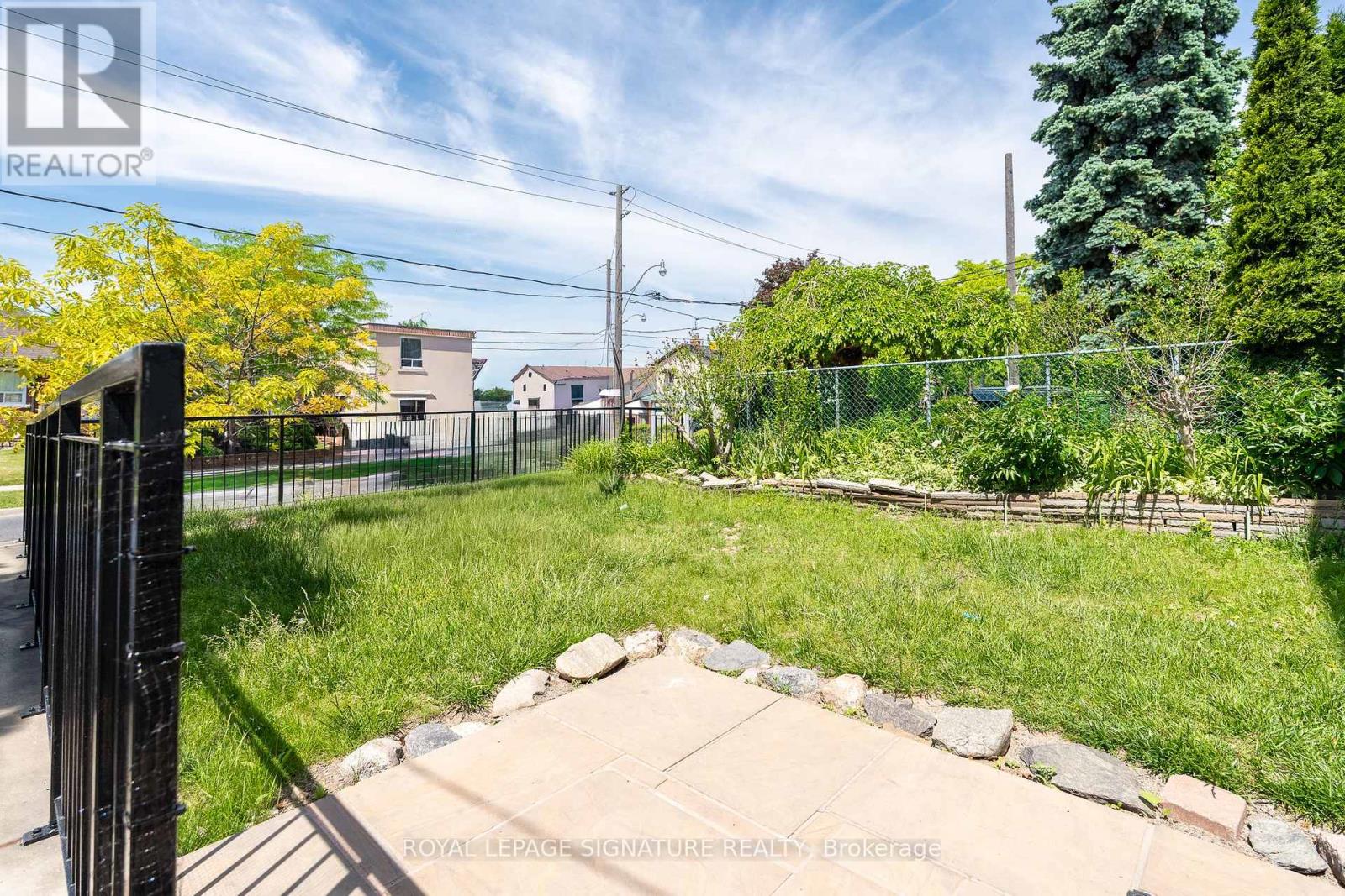 83 Caledonia Road, Toronto, Ontario  M6E 4S3 - Photo 16 - W13414676