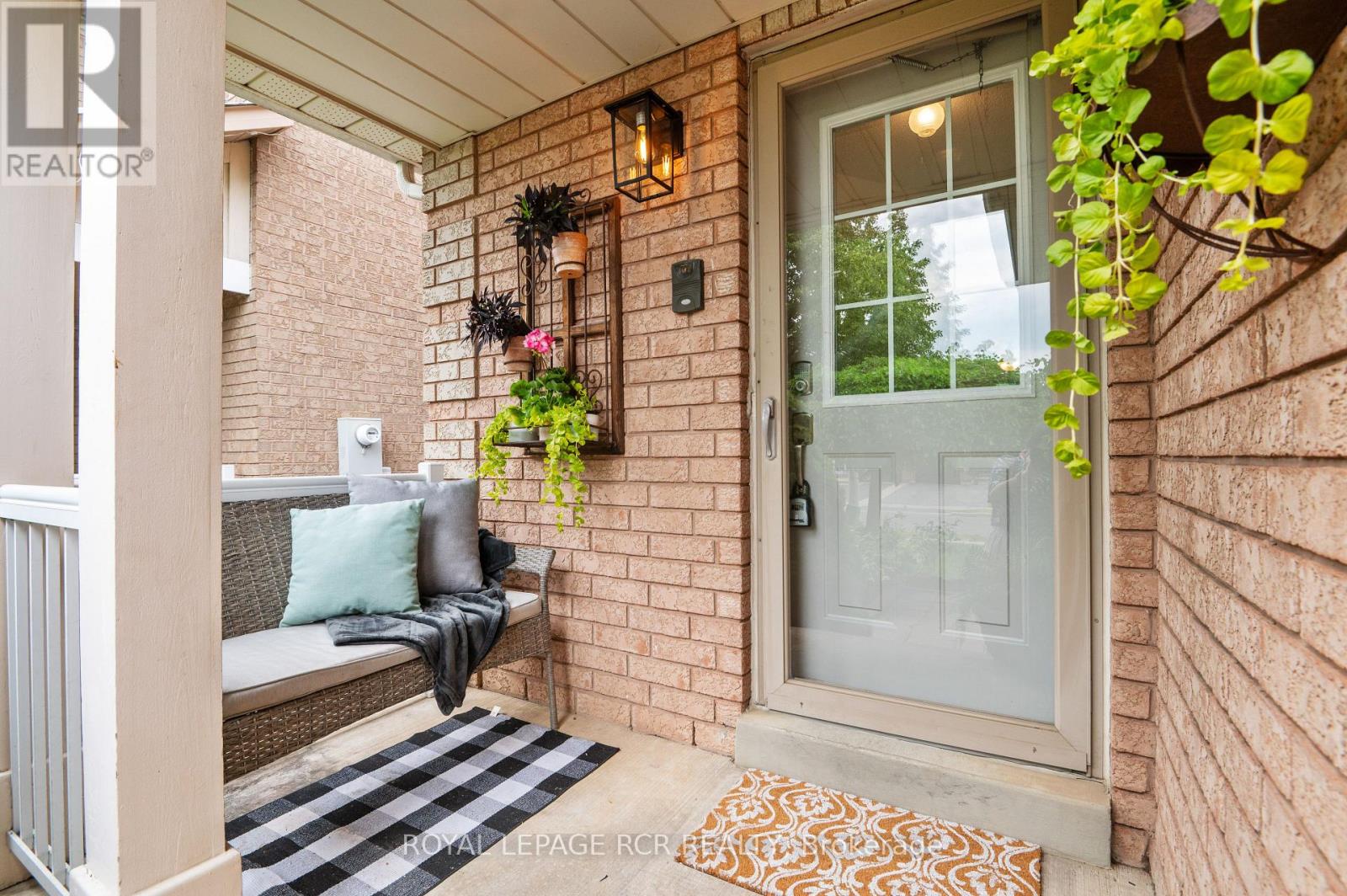 13 Twin Pines Crescent, Brampton, Ontario  L7A 1M6 - Photo 3 - W13414722