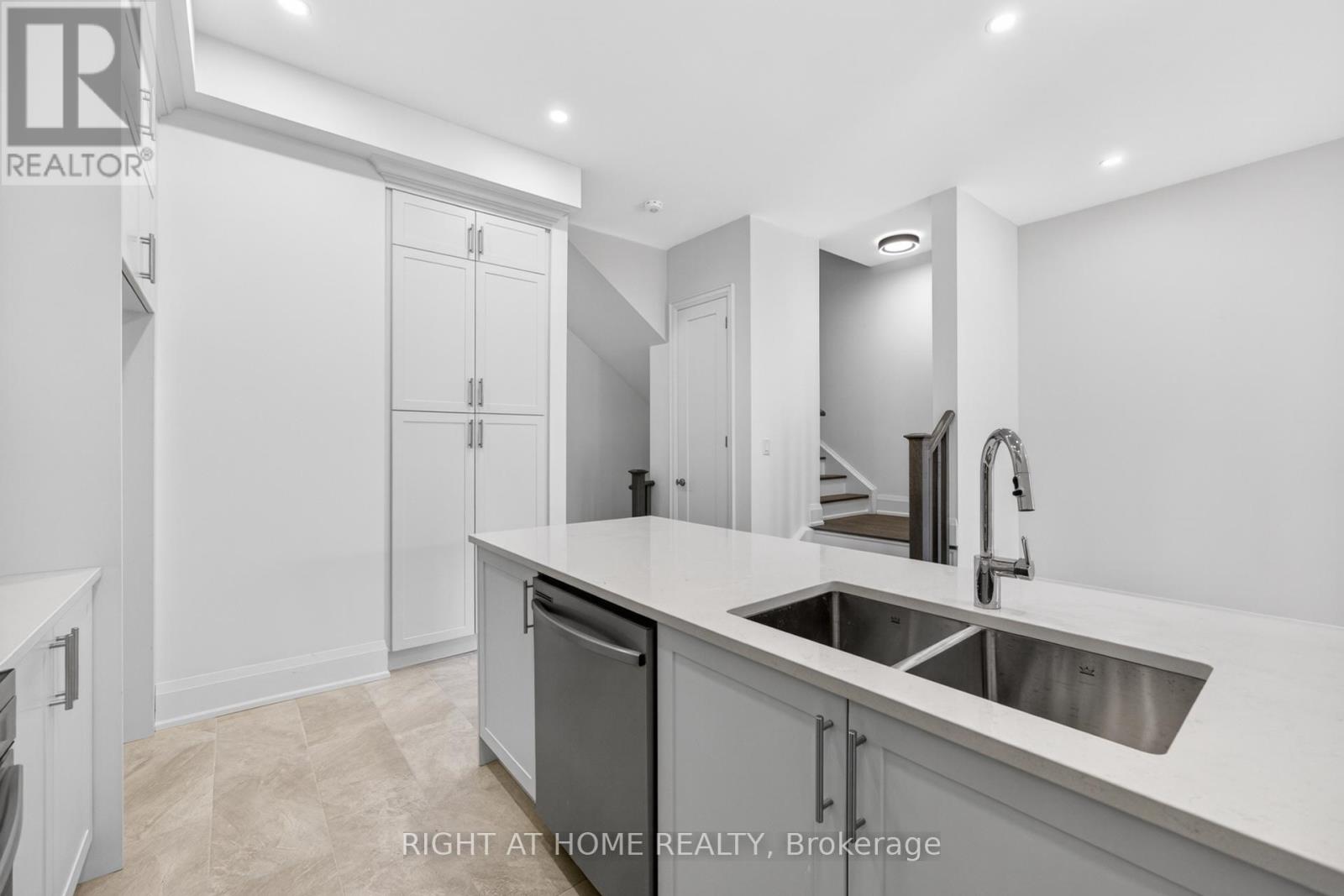 3311 Azam Way, Oakville, Ontario  L6M 5S2 - Photo 10 - W13414736