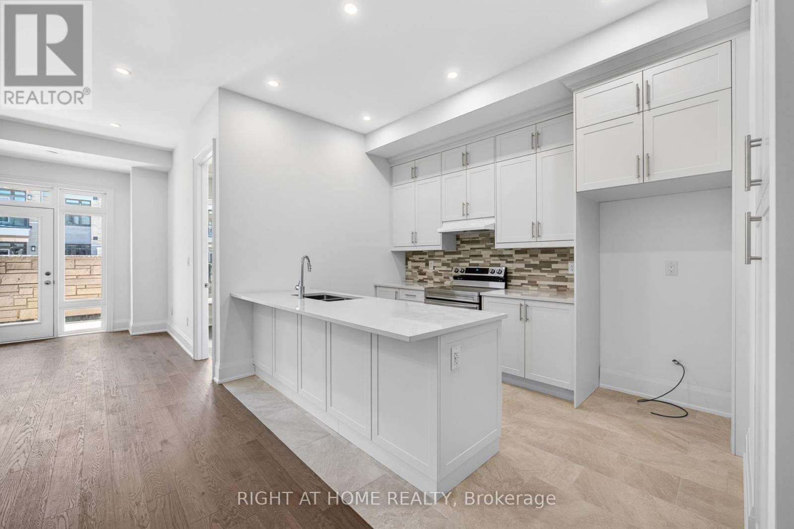 3311 Azam Way, Oakville, Ontario  L6M 5S2 - Photo 11 - W13414736